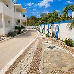Apartment Mosaic Gardens *