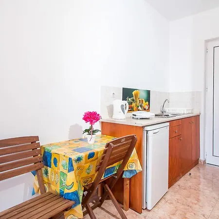 Mosaic Gardens Διαμέρισμα Φαληράκι