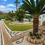 Апартаменты Mosaic Gardens