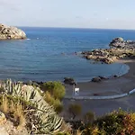Mosaic Gardens פליראקי