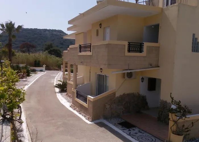 Mosaic Gardens فاليراكي